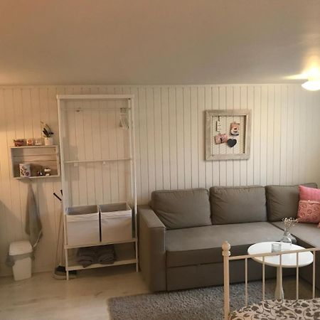 Room With Pentry, Separate Entrance, No Cardpayment 格兰纳 外观 照片
